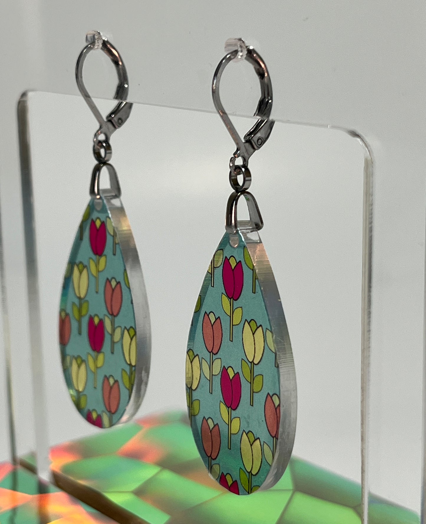 Tulip Season Ready to Snap with or without matching earrings
